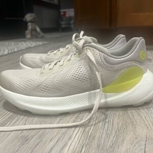 Lululemon Beyondfeel Running Shoe/size 9.5